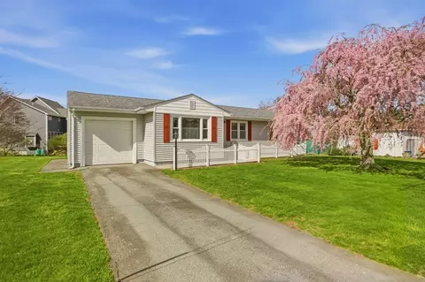 58 Redwood Rd, Portsmouth, RI 02871