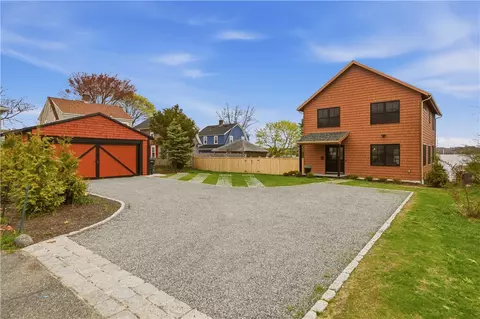 1124 Narragansett Blvd, Cranston, RI 02905