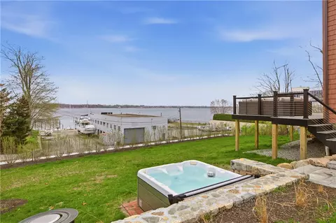 1124 Narragansett Blvd, Cranston, RI 02905