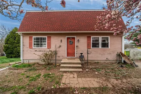 7 Brandywine Dr, Westerly, RI 02891