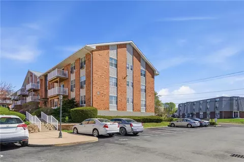 43 Bullocks Point Ave #8B, Riverside, RI 02915