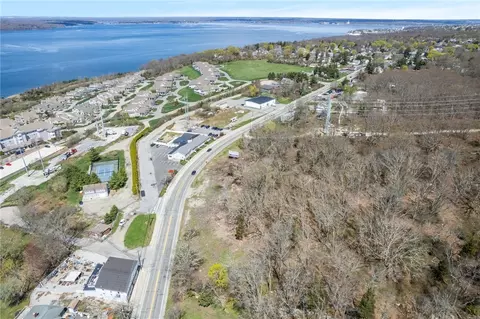 994 Main Rd, Tiverton, RI 02878