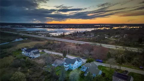 110 Houston Ave, Narragansett, RI 02882