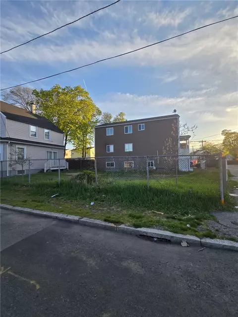 314 Sayles St, Providence, RI 02905