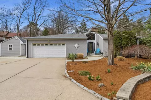 17 Morpheus Dr, Cumberland, RI 02864