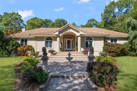 22 Brook View Dr, Hope, RI 02831