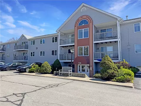 728 Beverage Hill Ave #6, Pawtucket, RI 02861