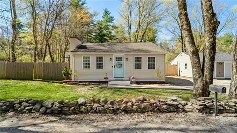 410 Field Hill Rd, Clayville, RI 02815