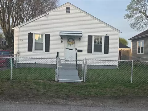 39 Clinton St, Pawtucket, RI 02861
