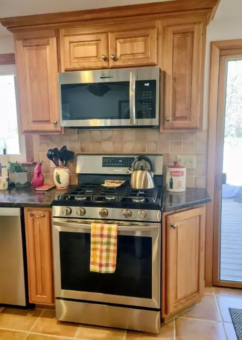 Kitchen - 26 Potomac Rd, Warwick, RI 02888 photo 5 of 6