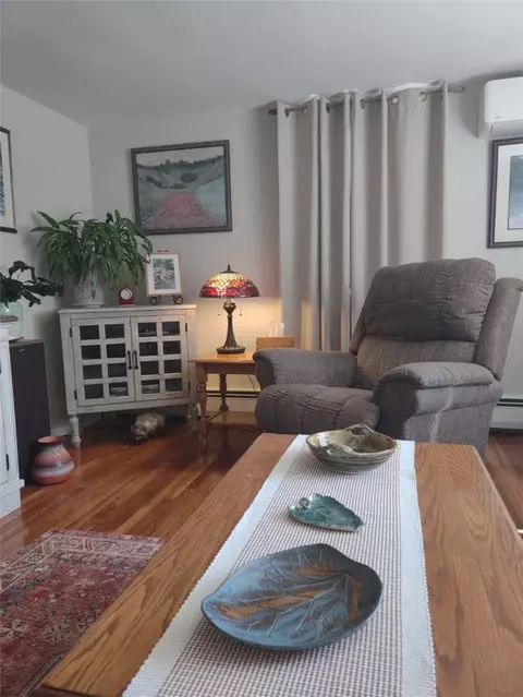 Living - 26 Potomac Rd, Warwick, RI 02888 photo 3 of 8