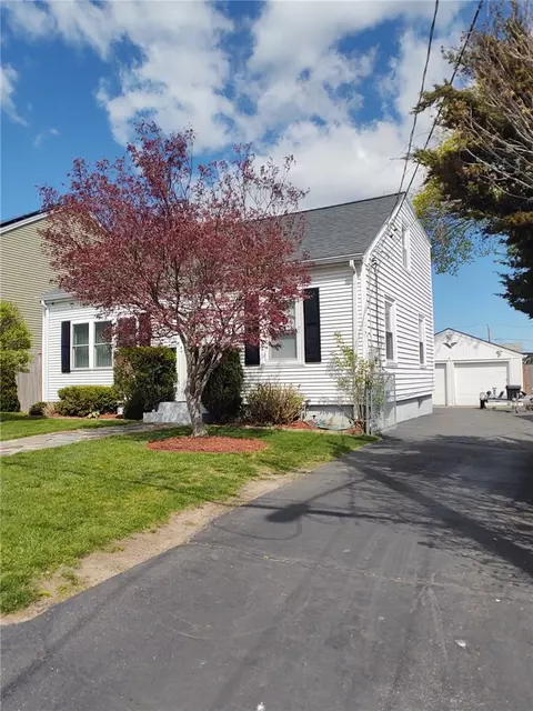 21 Urban Ave, Pawtucket, RI 02860