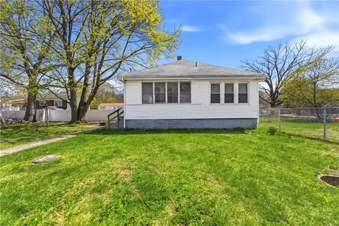 9 Youlden Ave, Cranston, RI 02910