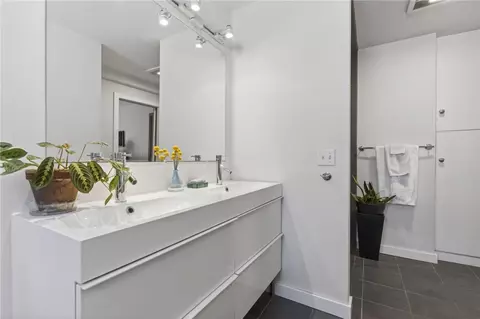 Bath - 85 Gounod Rd, Westerly, RI 02891 photo 3 of 8
