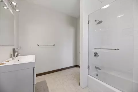 Bath - 85 Gounod Rd, Westerly, RI 02891 photo 5 of 8