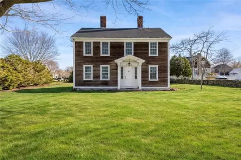 1382 Hope St, Bristol, RI 02809