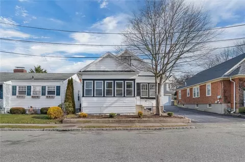 19 Greene Ln, Newport, RI 02840