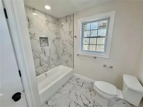 Bath - 378 Gauthier Dr, Woonsocket, RI 02895 photo 2 of 6