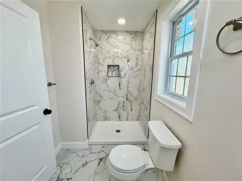 Bath - 378 Gauthier Dr, Woonsocket, RI 02895 photo 5 of 6