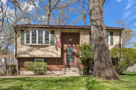 175 Monroe St, Warwick, RI 02888