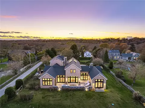 424 Third Beach Rd, Middletown, RI 02842