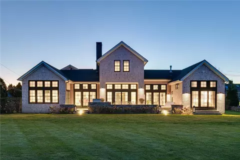 424 Third Beach Rd, Middletown, RI 02842