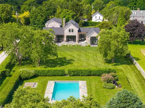 424 Third Beach Rd, Middletown, RI 02842