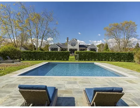 424 Third Beach Rd, Middletown, RI 02842