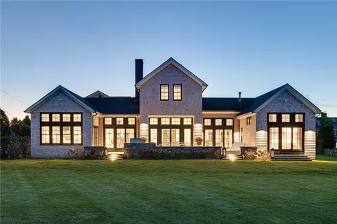 424 Third Beach Rd, Middletown, RI 02842