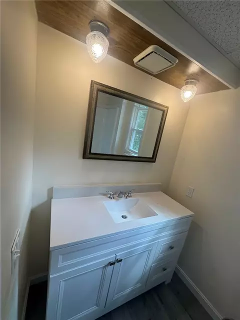 Bath - 6 Hide-a Way, Coventry, RI 02816 photo 3 of 3