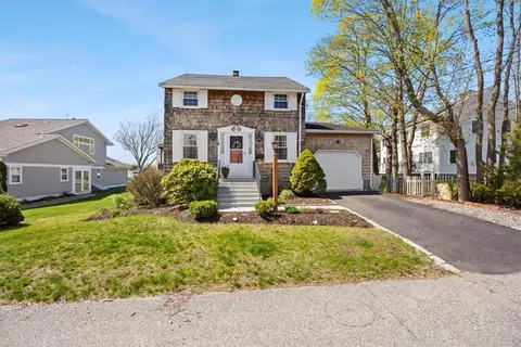 25 King Philip Ave, Barrington, RI 02806
