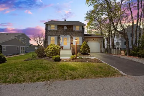 25 King Philip Ave, Barrington, RI 02806