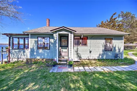 35 Hanson Rd, Barrington, RI 02806