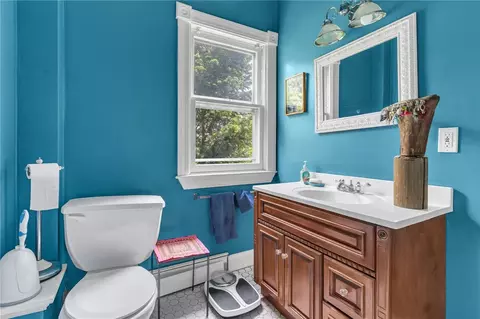 Bath - 41 Lippitt Ave, Warwick, RI 02889 photo 1 of 1