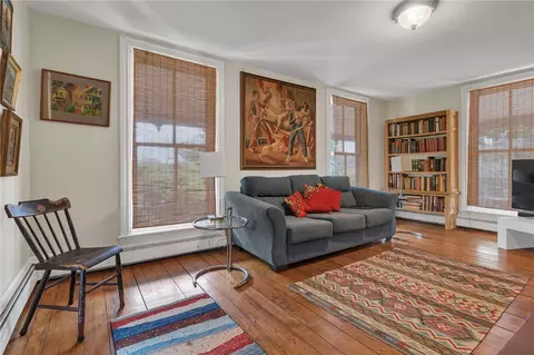 Living - 41 Lippitt Ave, Warwick, RI 02889 photo 3 of 4