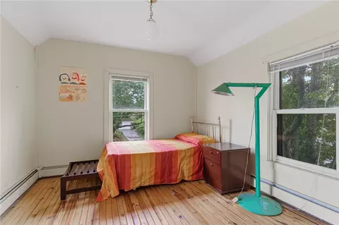 Bedroom - 41 Lippitt Ave, Warwick, RI 02889 photo 6 of 8