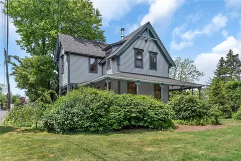 Exterior - 41 Lippitt Ave, Warwick, RI 02889 photo 3 of 10