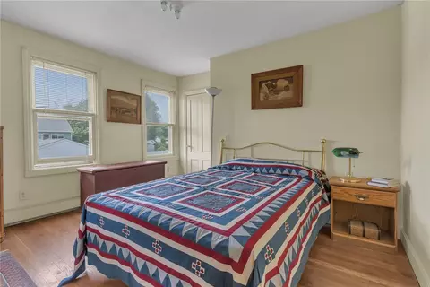 Bedroom - 41 Lippitt Ave, Warwick, RI 02889 photo 2 of 8