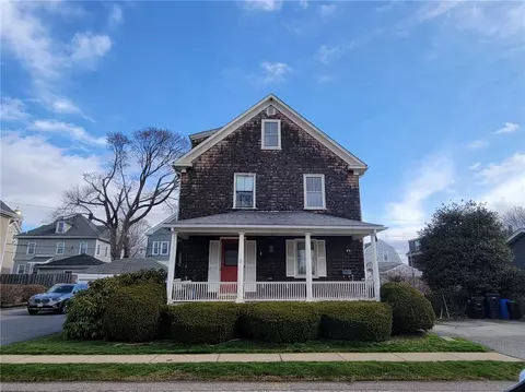 12 County St, Newport, RI 02840