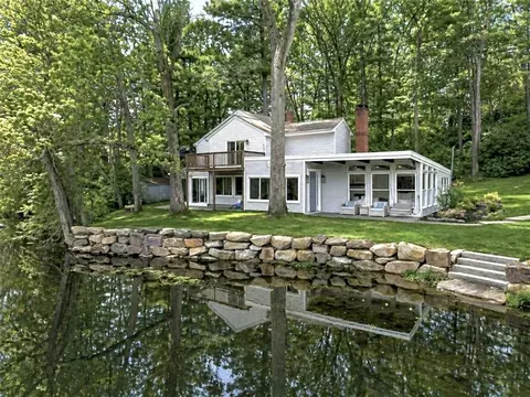 24 Breezy Knoll Rd, Greenville, RI 02828