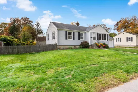 52 Merle St, Warwick, RI 02889