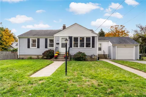 52 Merle St, Warwick, RI 02889