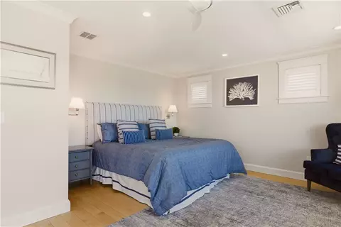 Bedroom - 57 Tuckerman Ave, Middletown, RI 02842 photo 3 of 9