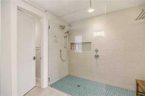 Bath - 57 Tuckerman Ave, Middletown, RI 02842 photo 3 of 6