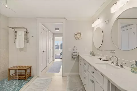Bath - 57 Tuckerman Ave, Middletown, RI 02842 photo 4 of 6