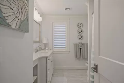 Bath - 57 Tuckerman Ave, Middletown, RI 02842 photo 5 of 6