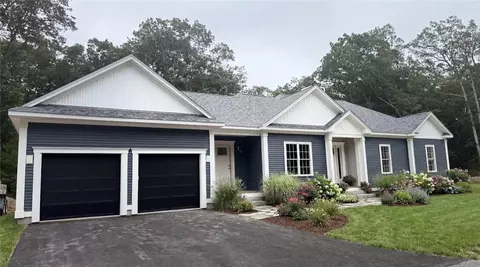 11 Fox Run Trl, Smithfield, RI 02917