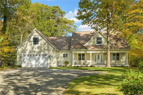 3 Haines Park Rd, Barrington, RI 02806