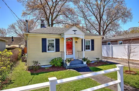 40 Northup St, Warwick, RI 02889
