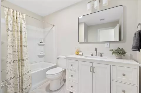 Bath - 2907 Post Rd #4, Warwick, RI 02886 photo 4 of 4